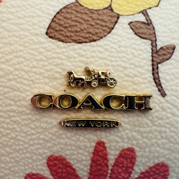 Authentic COACH Zip Card Case in Signature Canvas With Floral Print - Picture 3 of 7
